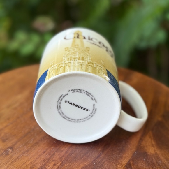 Starbucks Chicago Global Icon Collector Series mug - Picture 3 of 5